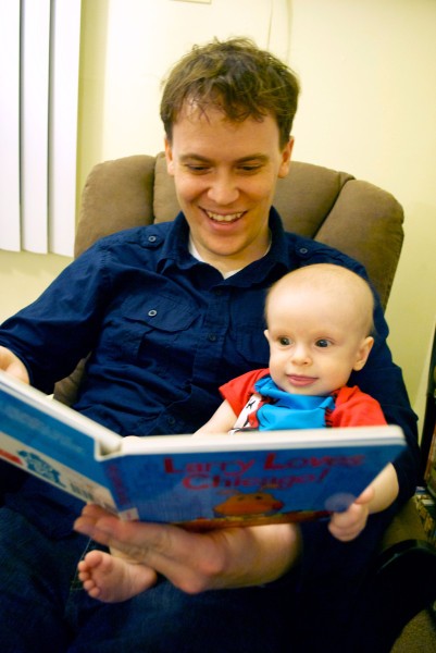 Dad-Son-Reading-Larry-Loves-Chicago